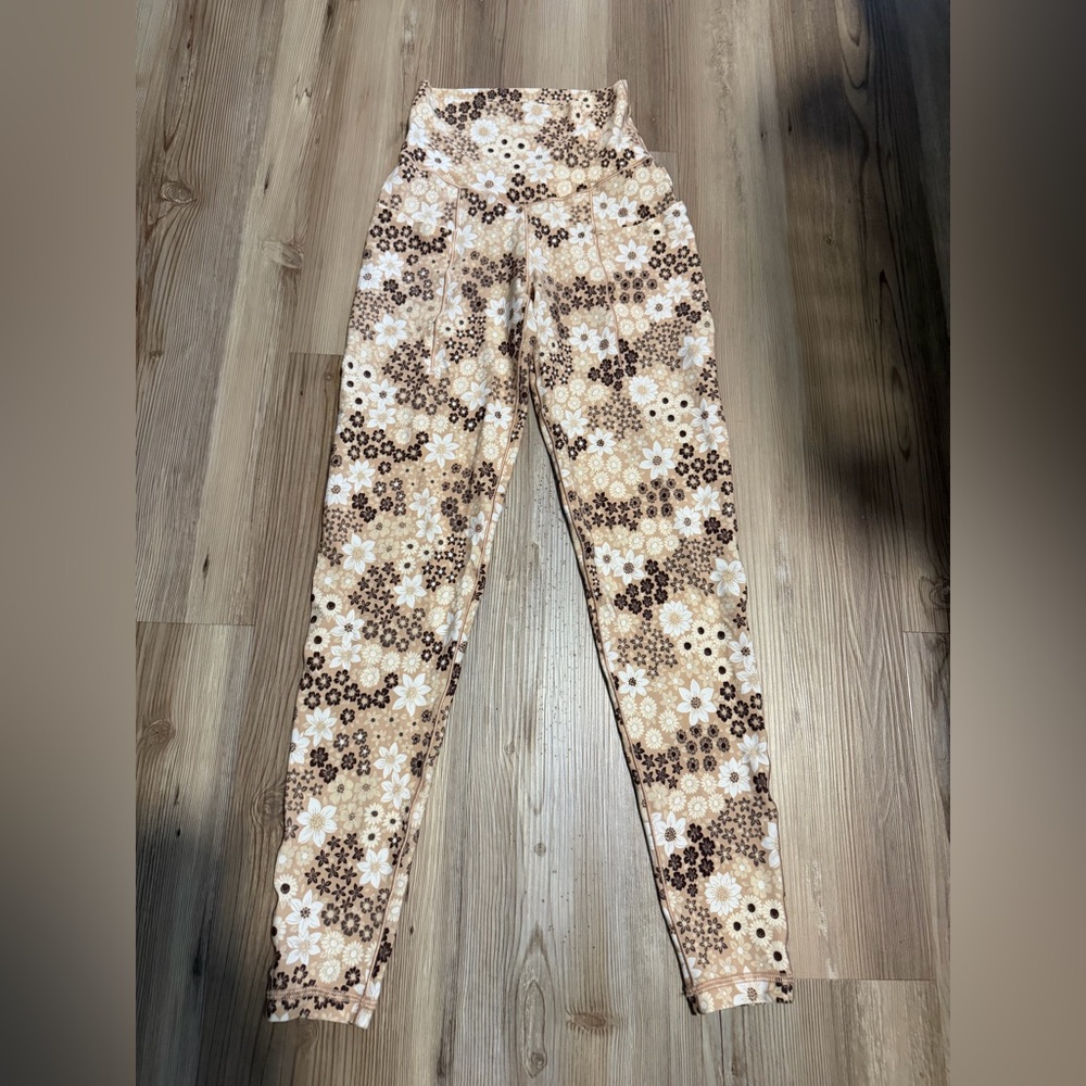 *ACCT CLOSING MAKE OFFER* NWOT Offline by aerie Neutral Floral Leggings-Size XS
